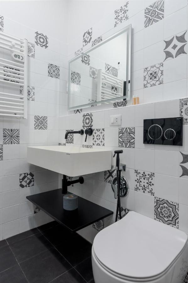Esclusivo 130 Mq + Terrazzo Via San Vincenzo Apartment Genoa Bagian luar foto
