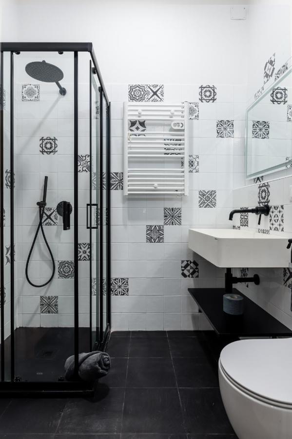 Esclusivo 130 Mq + Terrazzo Via San Vincenzo Apartment Genoa Bagian luar foto
