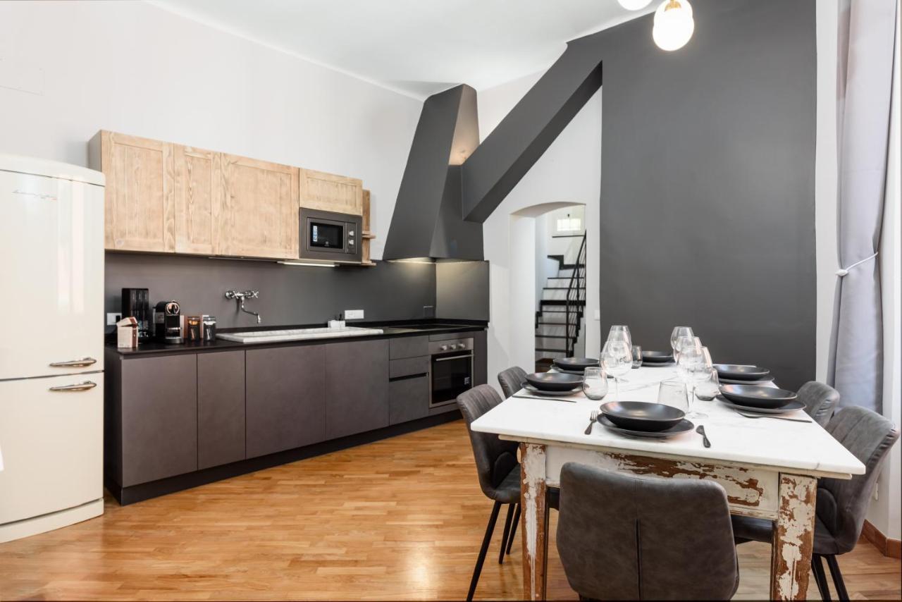 Esclusivo 130 Mq + Terrazzo Via San Vincenzo Apartment Genoa Bagian luar foto